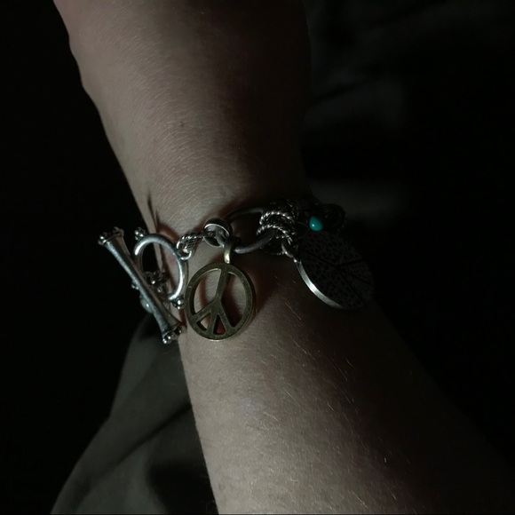 Lucky Brand Charm Bracelet Peace Sign & Toggle - Picture 4 of 5